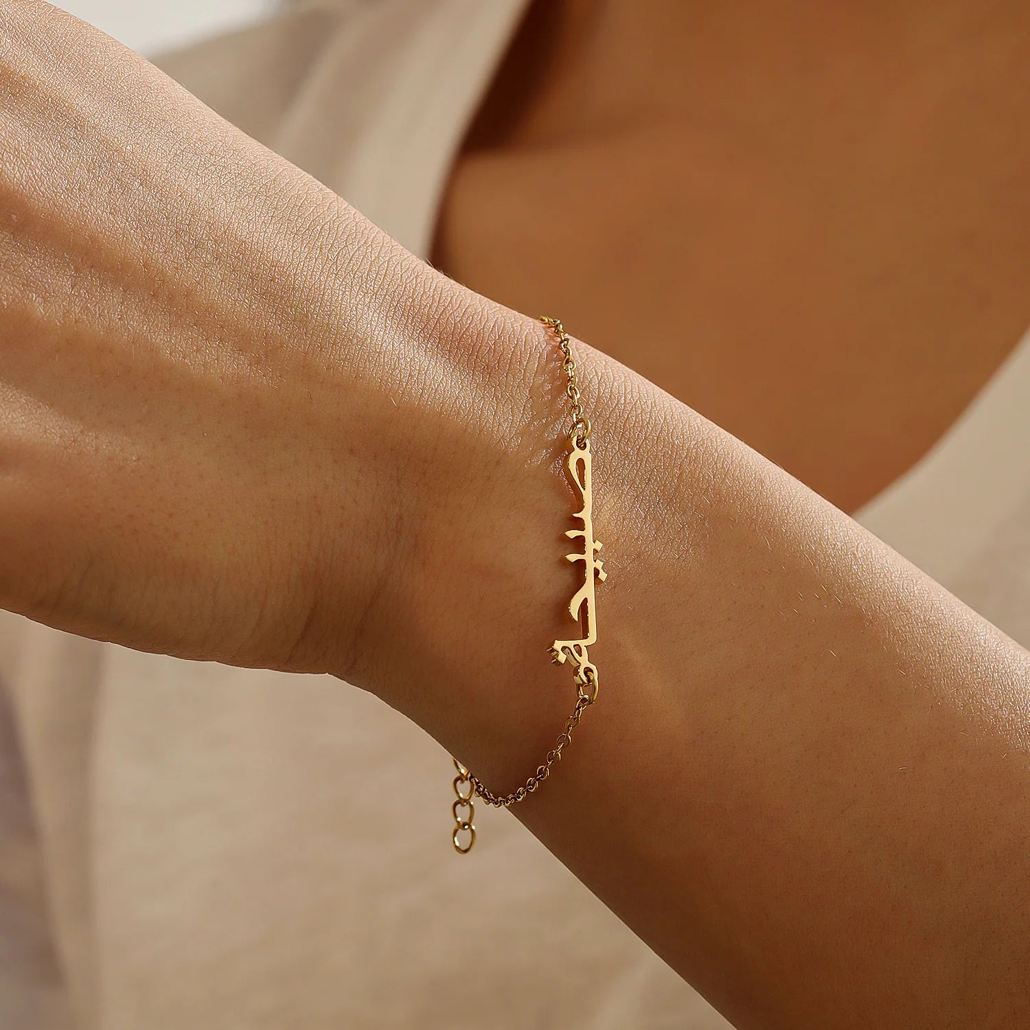 Qitian Personalized Islamic Calligraphy Bracelet Custom Arabic Name Bracelet 18k Gold Plated Stainless Steel Muslim Jewelry Gift
