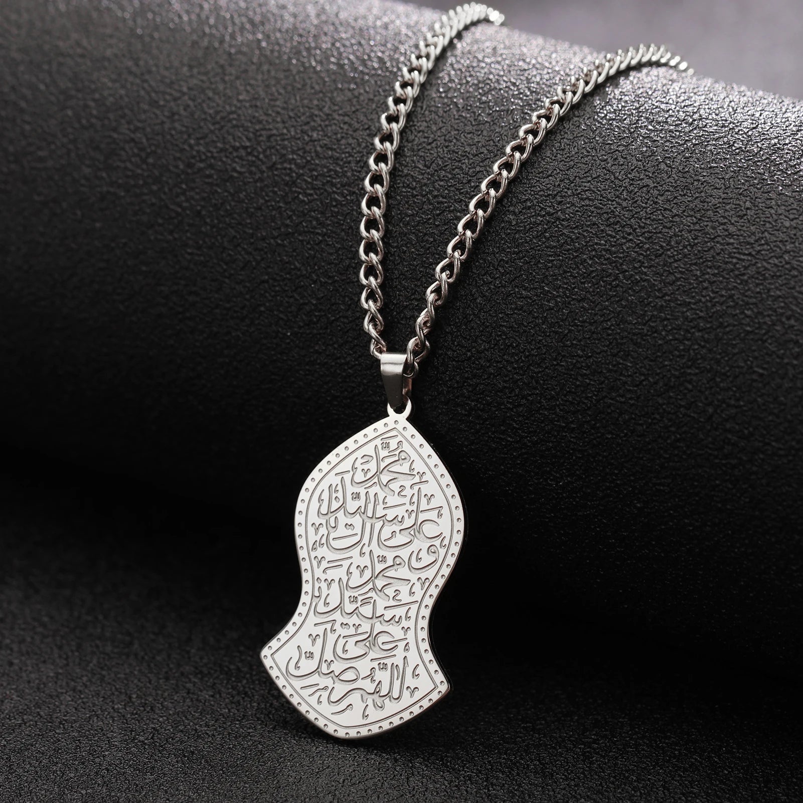 LIKGREAT Islamic Calligraphy Pendant Necklace Ayatul Kursi Stainless Steel Prophet Muhammad Nalain Jewelry Eid Gifts Wholesale